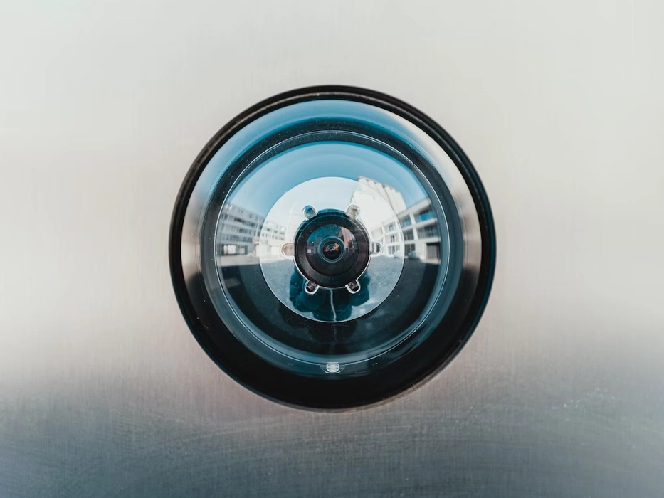 Nahaufnahme einer Kamera. Foto von Bernard Hermant @ Unsplash.